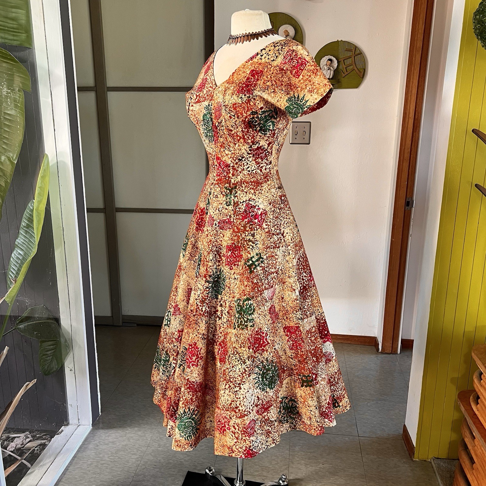 1940s Vintage Tachi Castillo Aztec Print Sequined Dress 27w