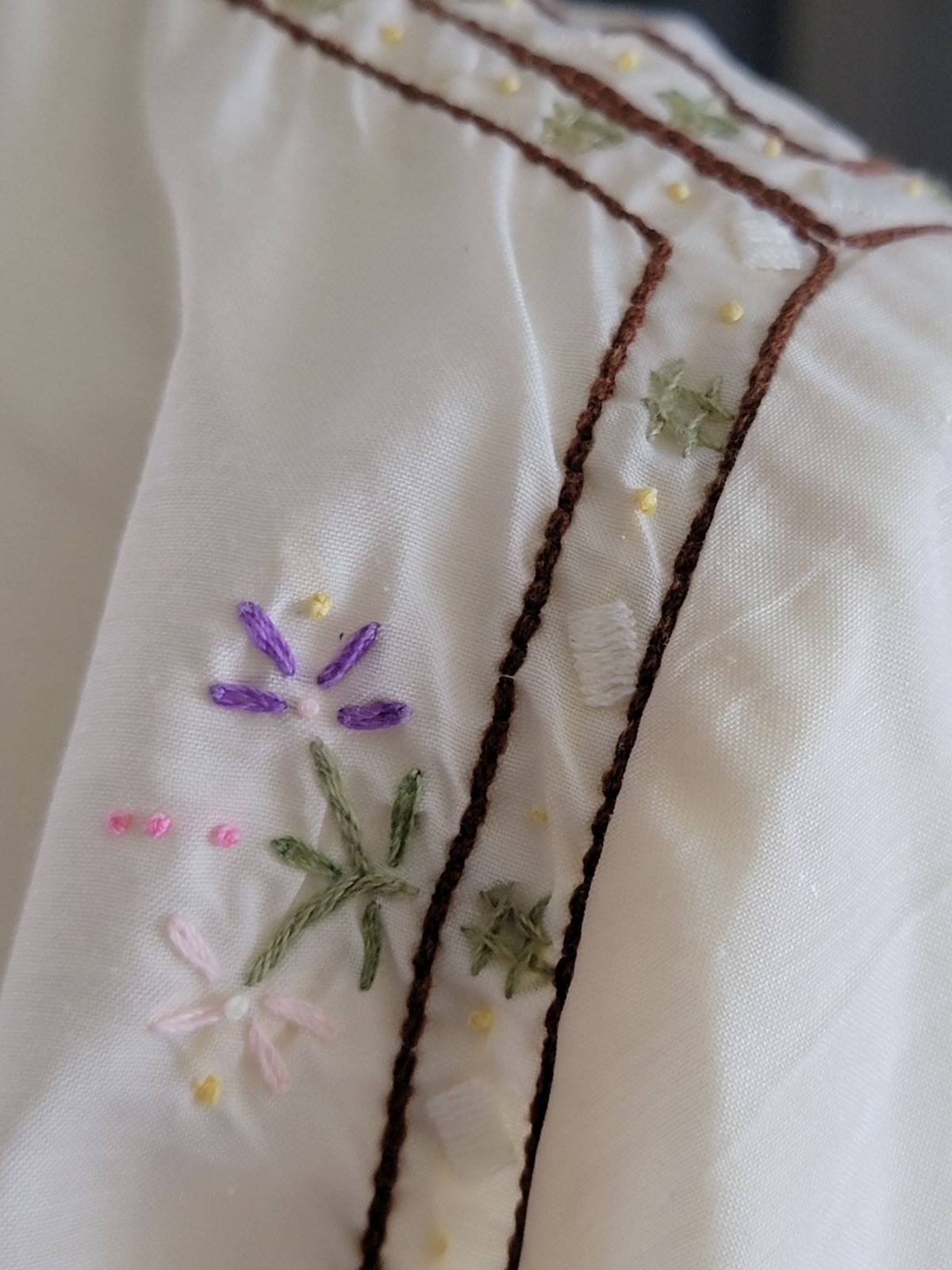 Vintage Hand Embroidered Floral Blouse Size 38 Medium Cream Cottagecore Top