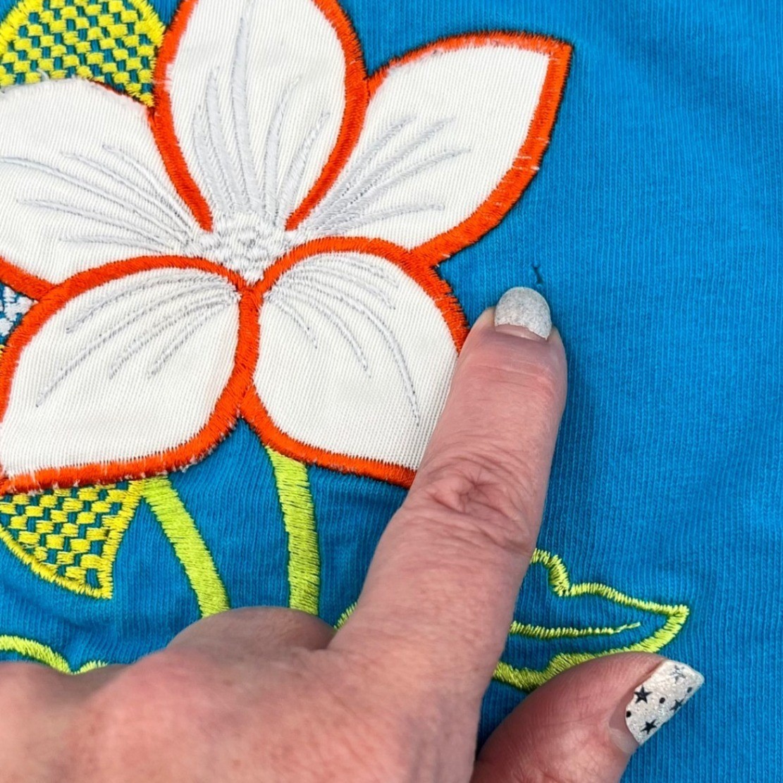 Cheek-O Vintage Blue Floral Embroidered Single Stitch T-Shirt Womens Large USA