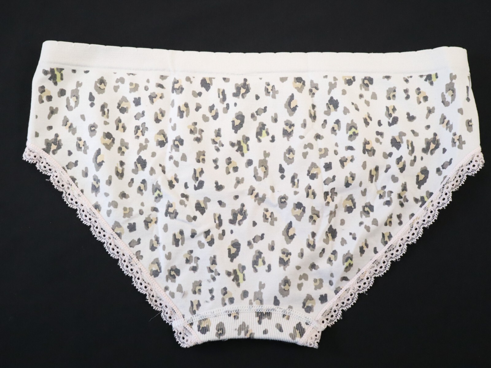 VTG 2011 Victoria’s Secret Seamless Ruffle Hiphugger Panty Size LARGE