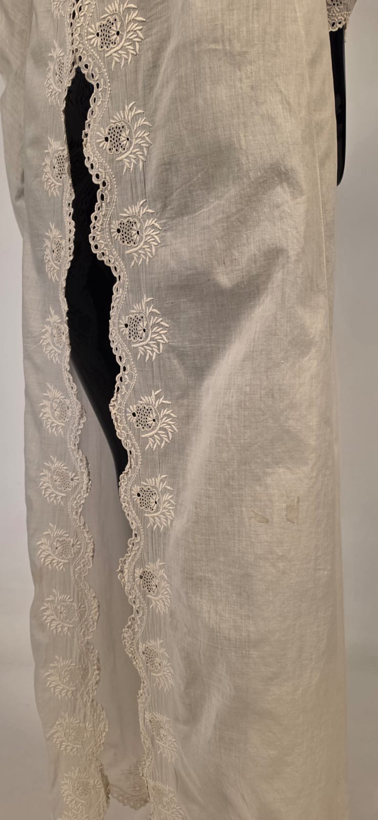REGENCY 1815 HAND EMBROIDERED FINE COTTON DRESS W PUFF SLEEVES + STAND UP COLLAR