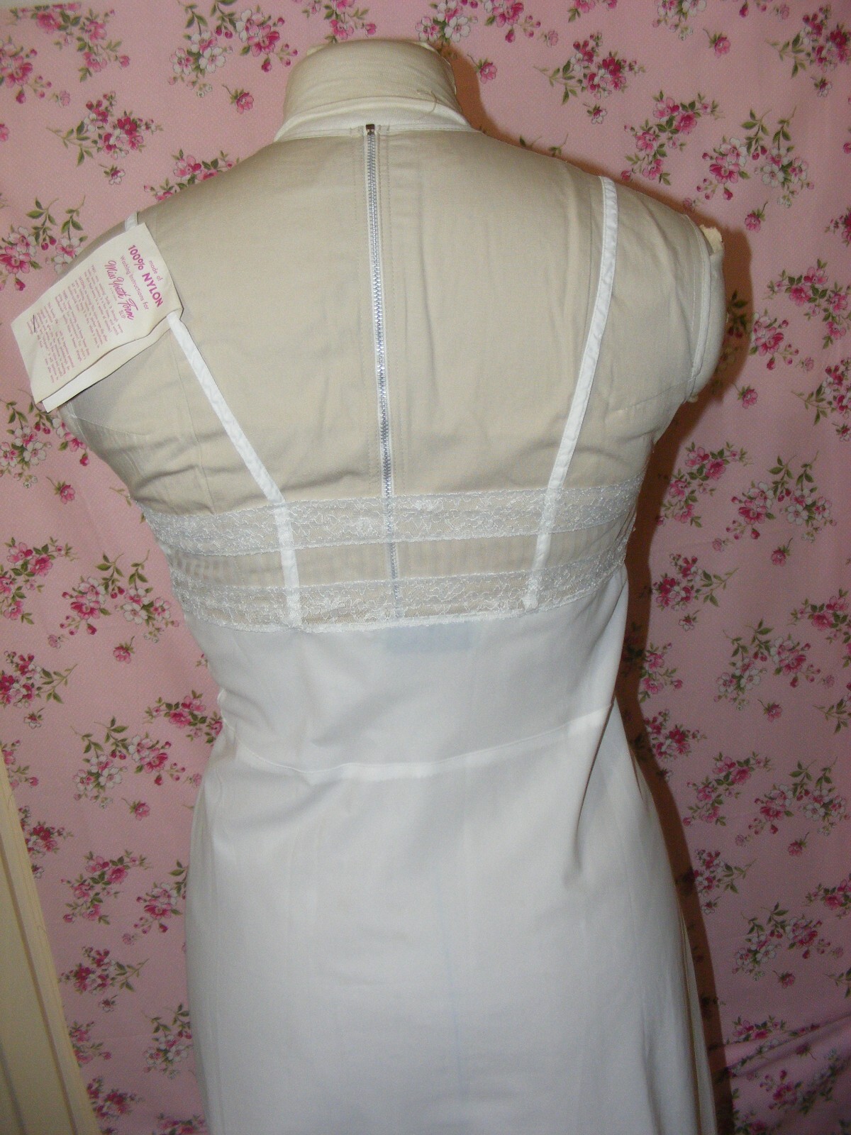 60S FULL DRESS SLIP DEADSTOCK W/TAGS NYLON FITTED VINTAGE LINGERIE SZ 34 LACE