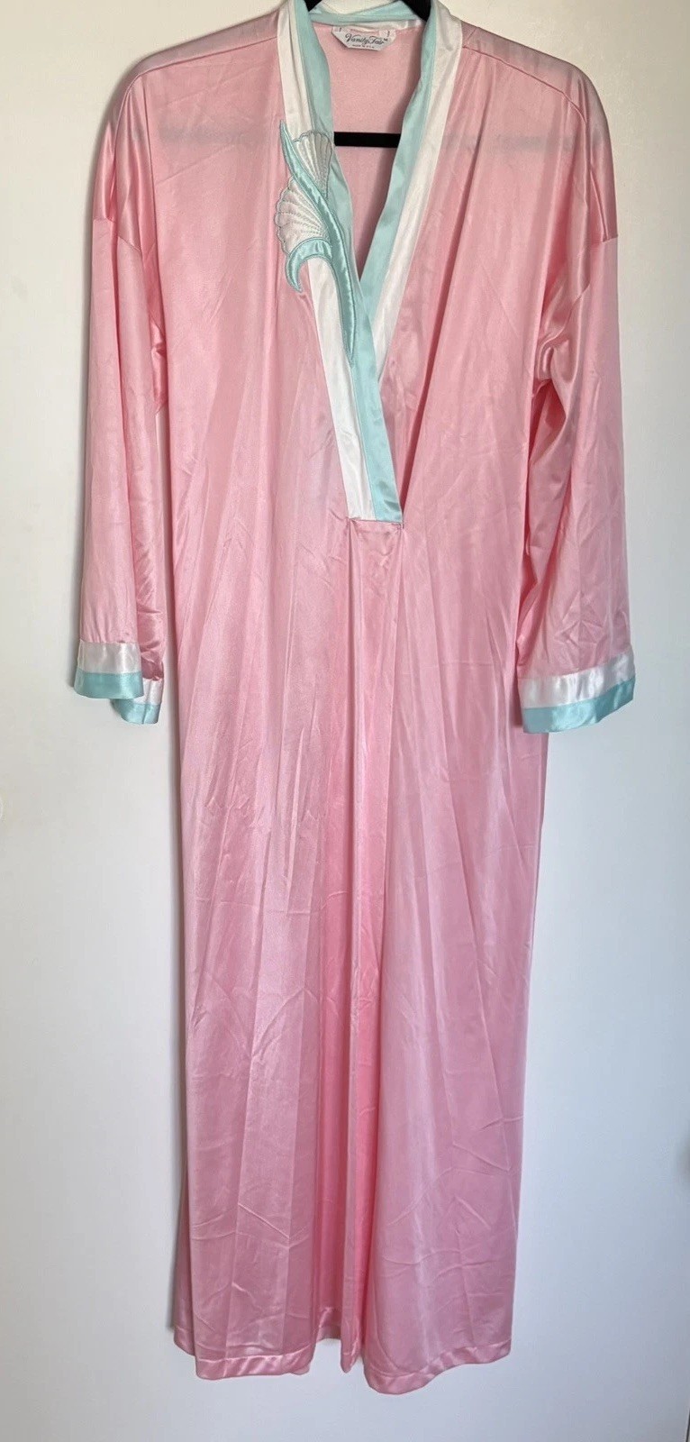 Vanity Fair Robe M Cottage Core Romantic Feminine VTG 70s