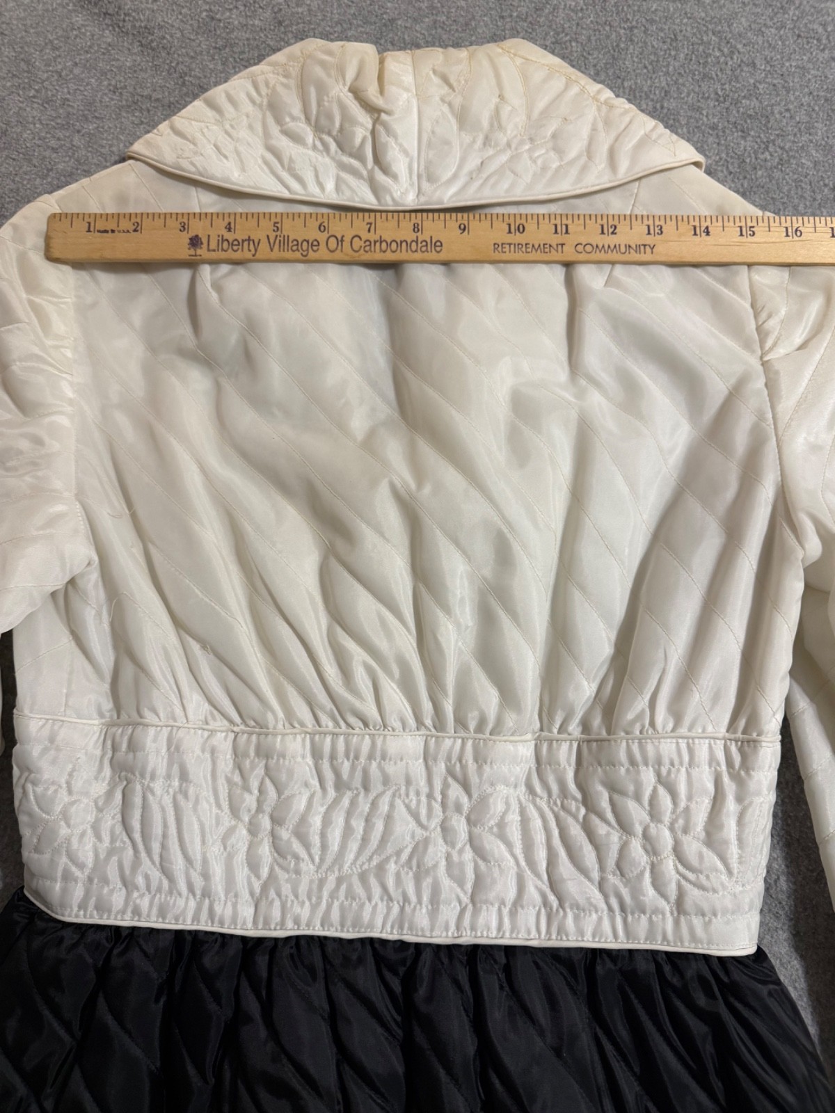 Vintage 1960’s Dynasty Black and White Quilted Robe Dressing Gown Classy Petite