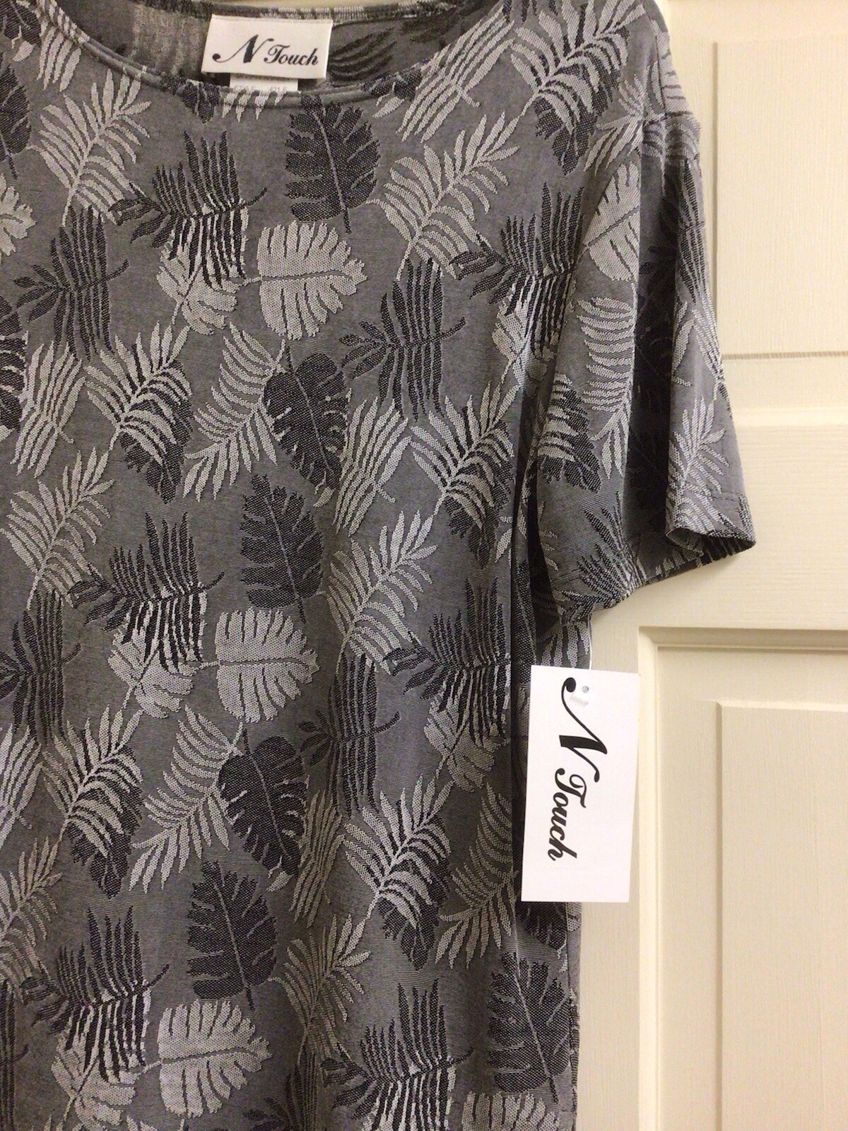N Touch Small Stretch Top Shell Silver Gray Black Floral Leaves USA Made Vtg NWT