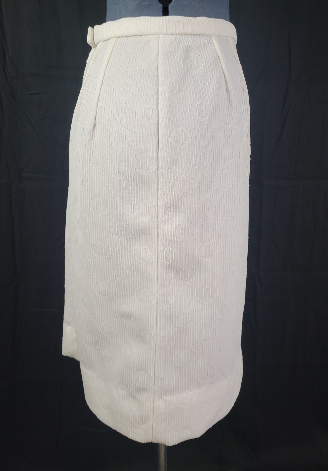 Vtg Handmade Creamy White Fitted Skirt w Textured „O” Pattern Size M? 30″ Waist