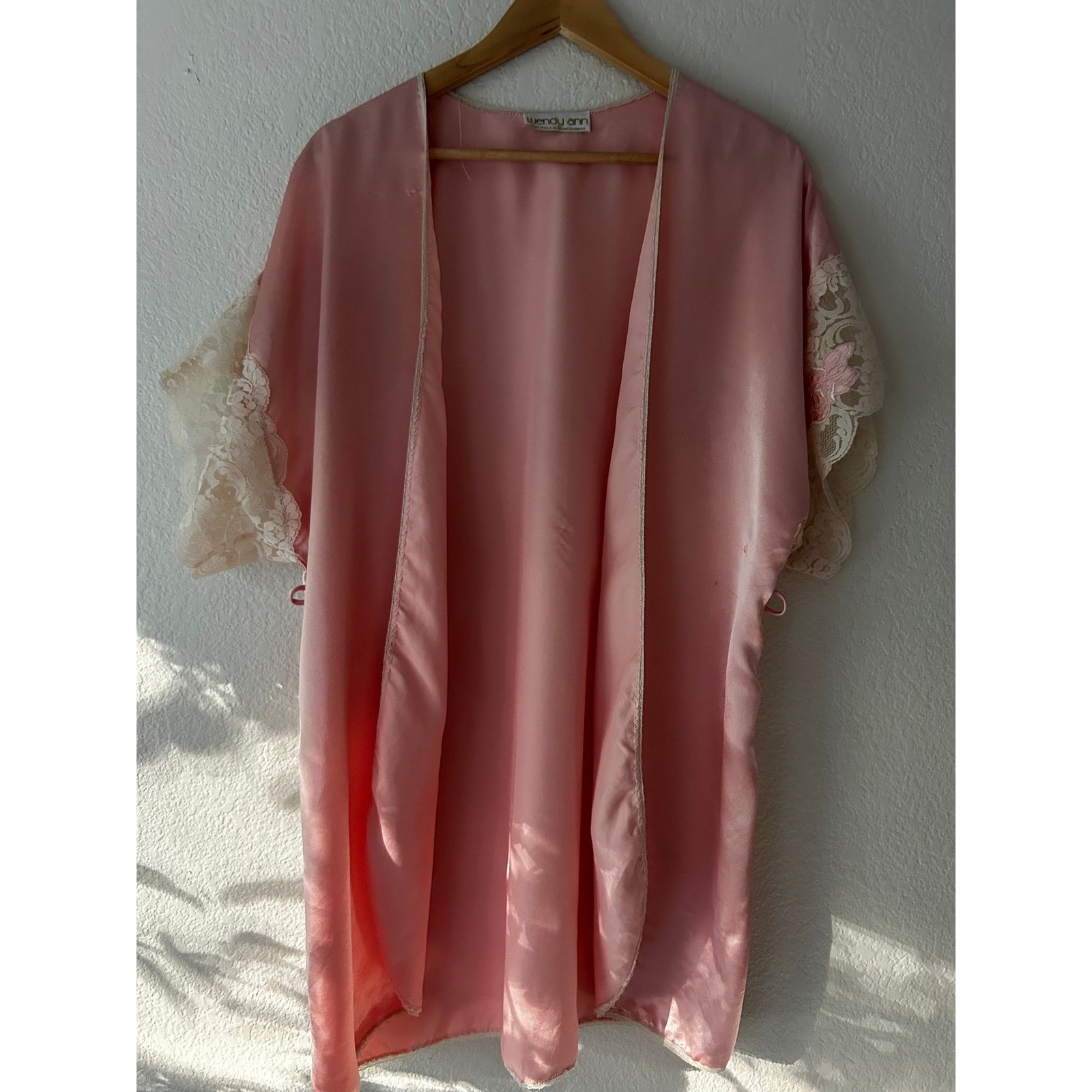 Wendy Ann Vintage Pink Satin Robe Lace Trim Floral Embroidery Medium