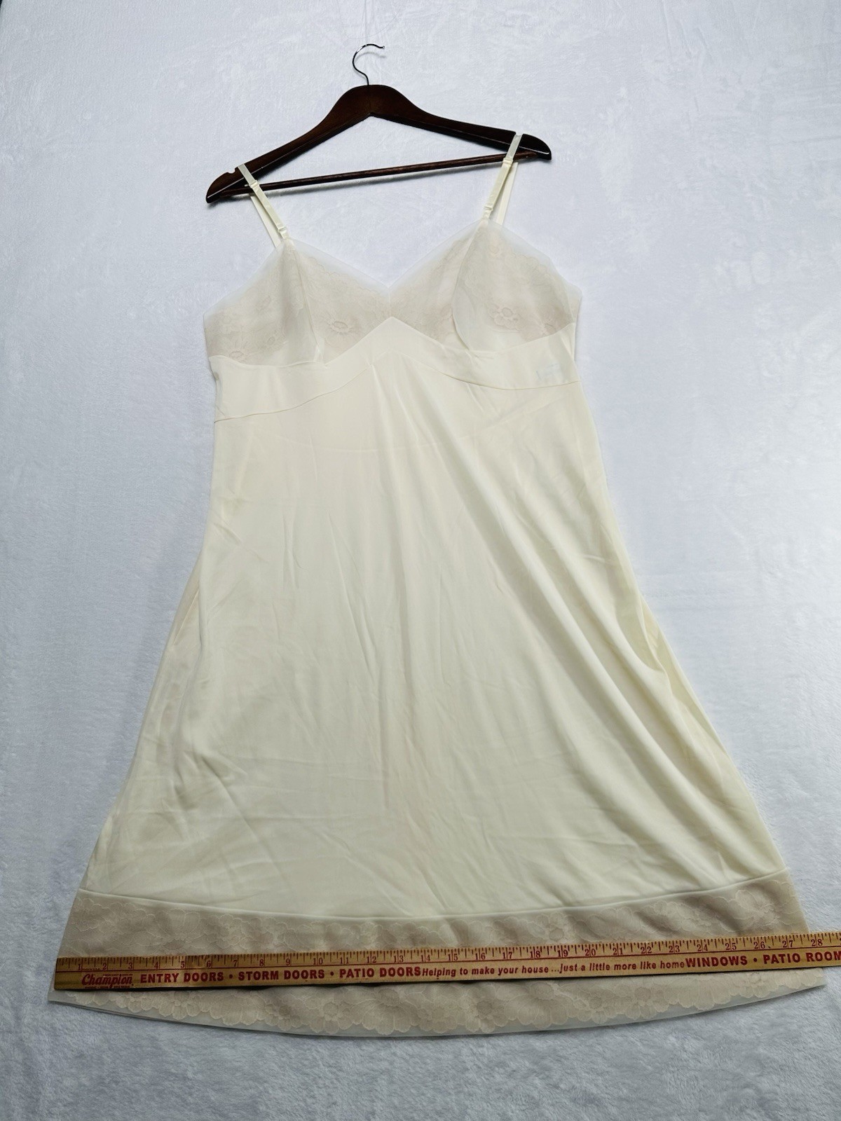 Vintage Vanity Fair Ivory Floral Lace Trim Antron III Dress Slip Women’s Size 40