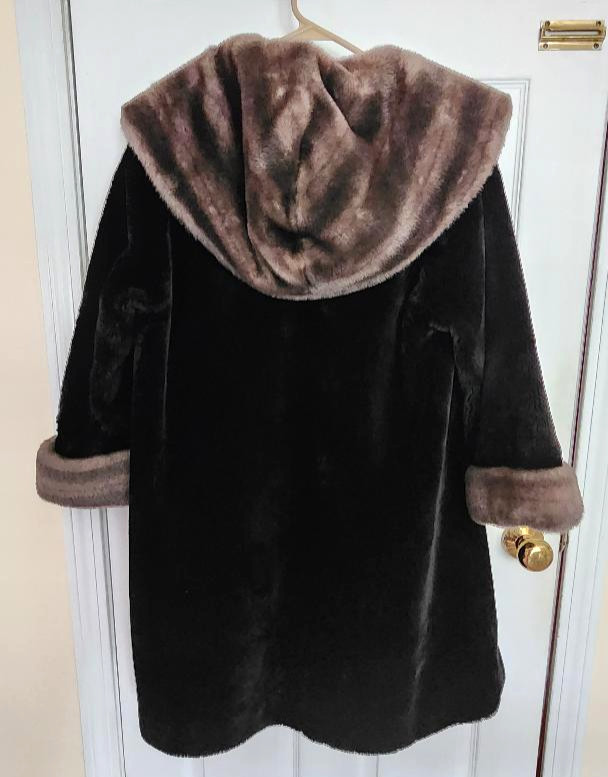 VINTAGE BORGANA Borg Deluxe Faux Fur Jacket with Large Shawl Collar/Hood, MED.