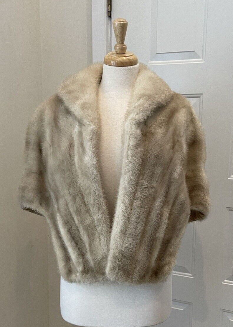 Vintage Beige Mink Fur Stole/Wrap/Caplet With Pockets