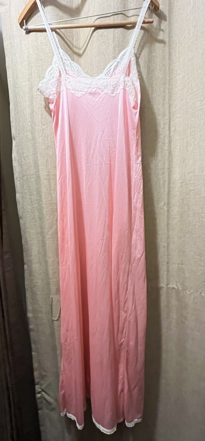Sz S Elegant Vintage Lt Pink & White W Lace Detail & Straps MCM Night Gown 1960s