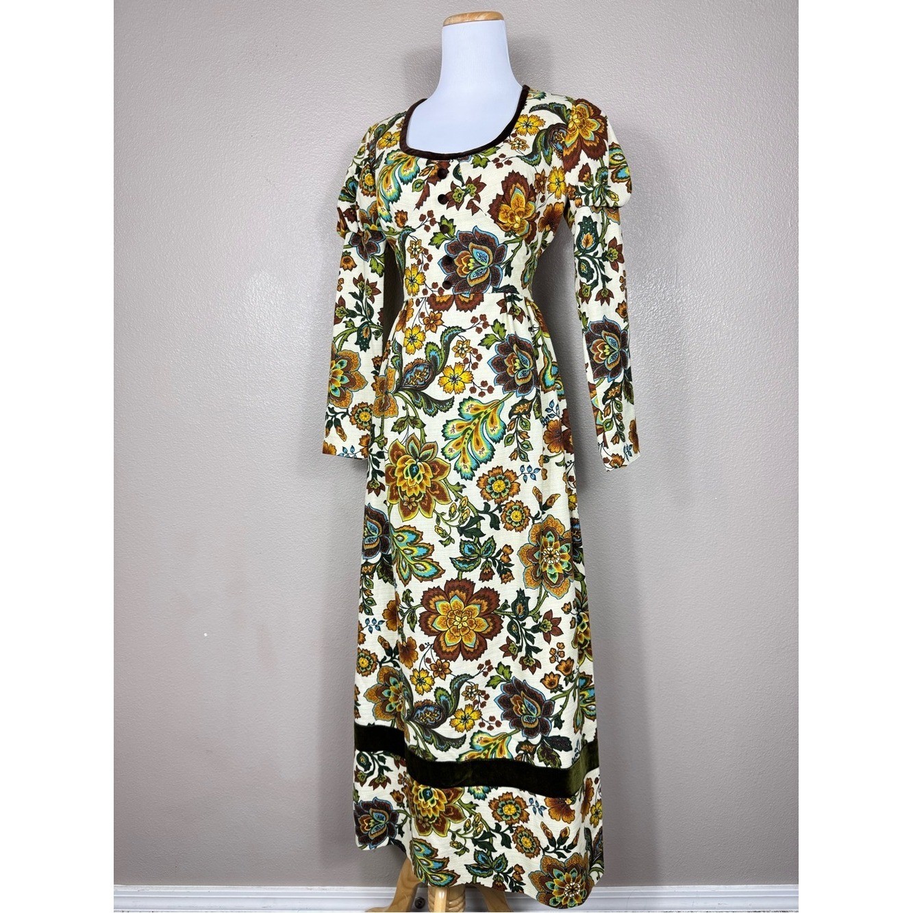 California Charmer 60’s Regency Tapestry Fabric Prairie Dress