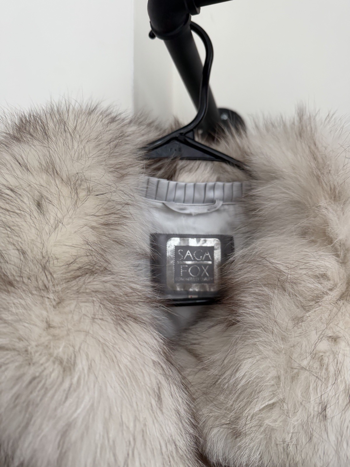 SAGA FOX Women’s Vintage Fox Fur Coat White Light Gray Regular Style Elegant