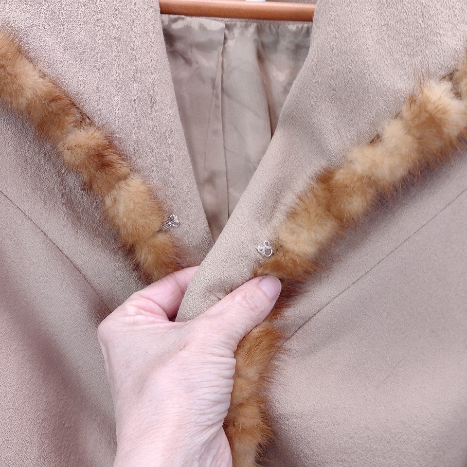 VTG Lily and Taylor Womens Jacket Medium Tan 100% Wool Fur Trim Made USA