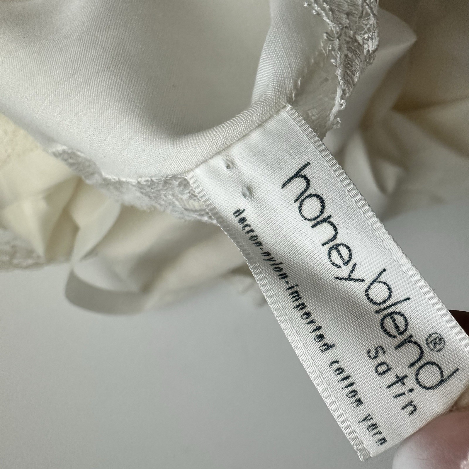 Vintage Gilead Full Slip Lingerie Womens Size 36 Ivory Lace Honey Blend Satin