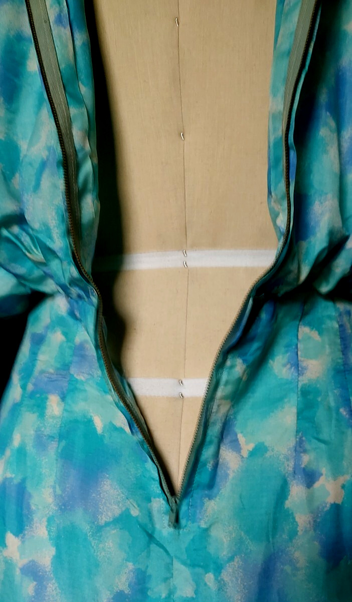 Vtg 1960s SHIRT WAIST Blouson Style DRESS, JEWEL NECKLINE pastel printed SILK