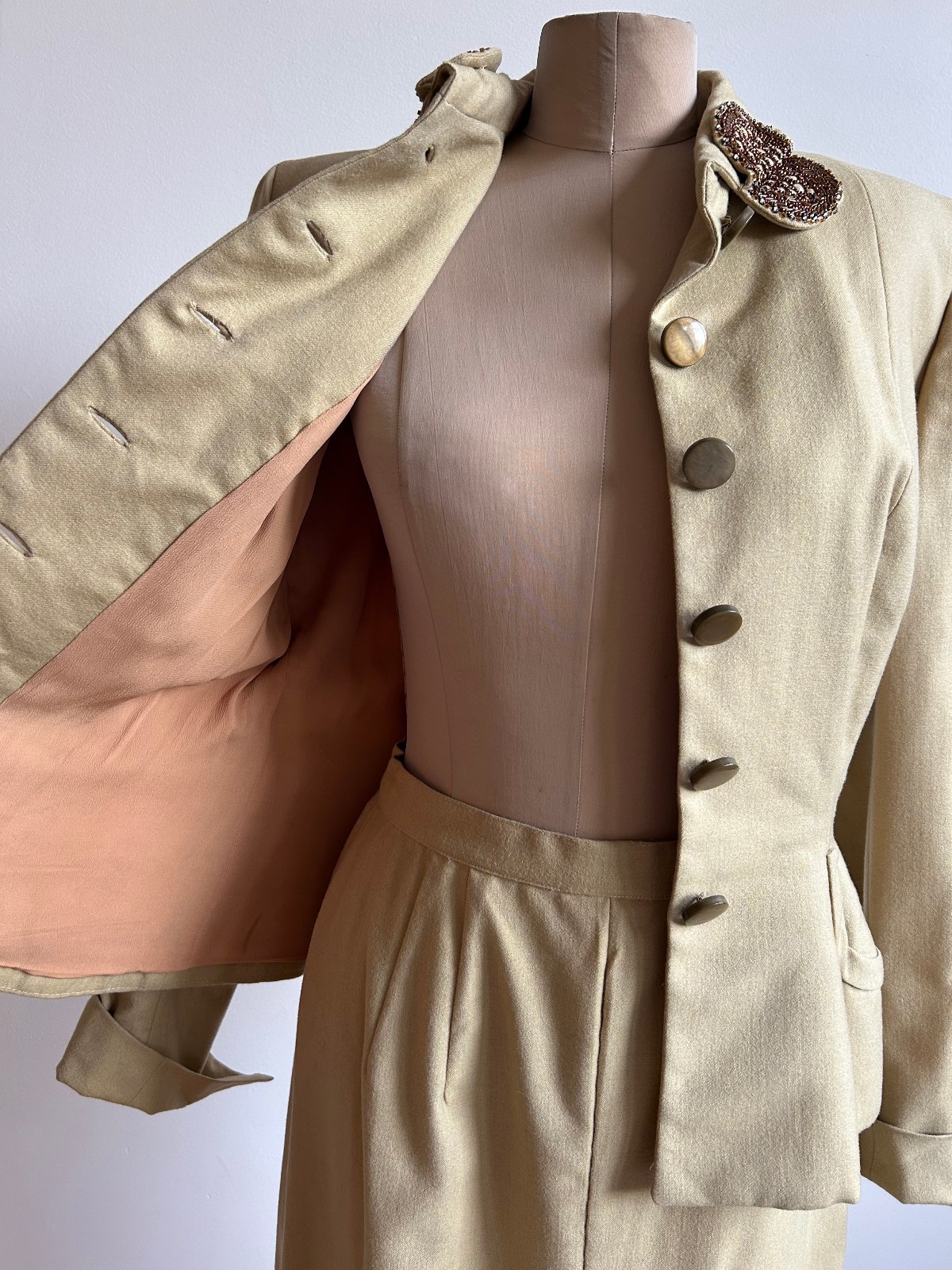 Vintage 1940s Courtshire Fashion Wool 2pc Suit Khaki Tailored Maisel WW2 Era S M