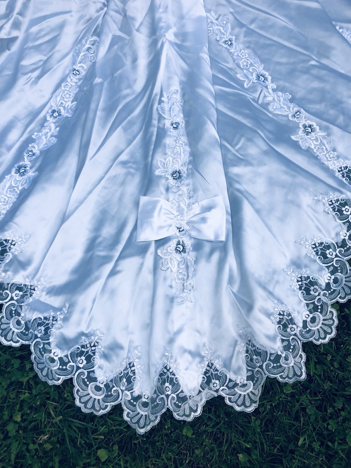 Vintage 1980’s Pearls Floral Appliqués Sequin Lovely Wedding Gown Dress 32-24-62