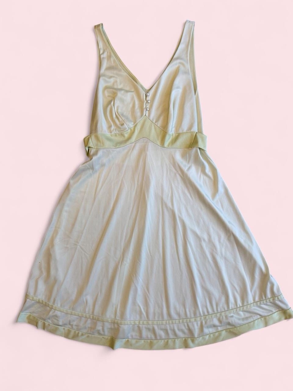 Vintage 70’s Pistachio Shadowline nightgown babydoll style with button up front