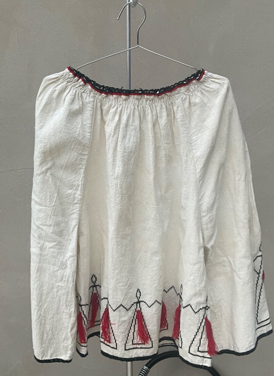 Vintage Embroidered Peasant Blouse
