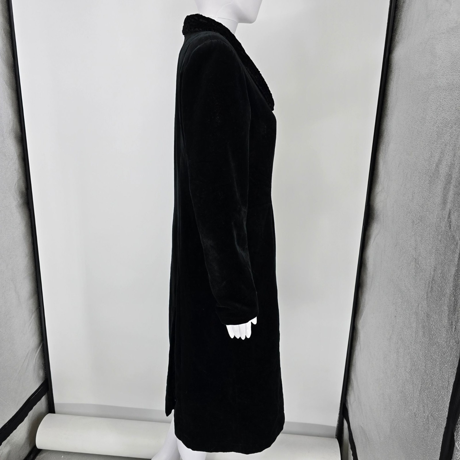 Vintage 1990s JS Collections Made in Canada Women’s Black Velvet Long Coat (M)