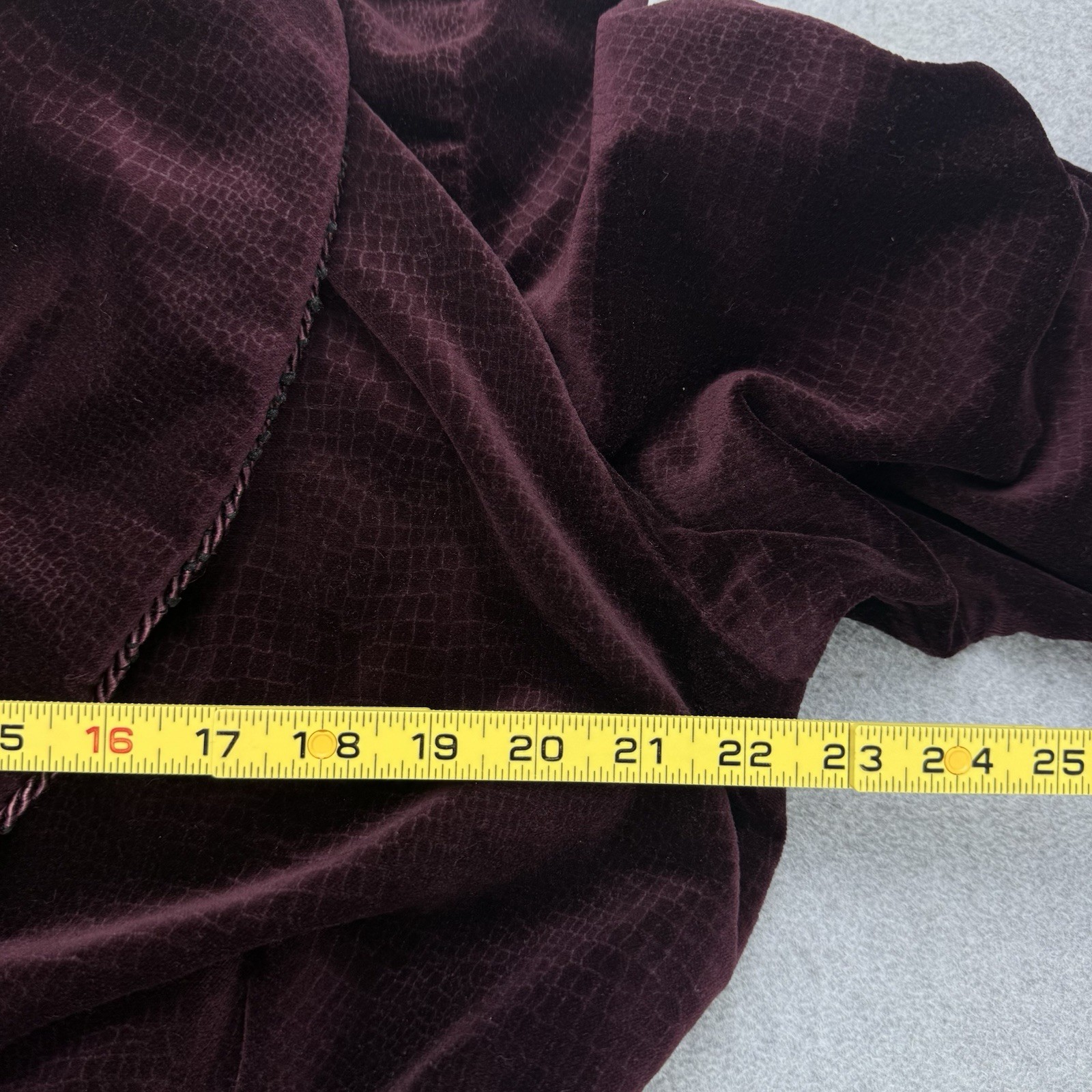 Diamond Tea Velvet Velour Robe Sz Medium Women’s Burgundy Corded Trim Long VTG