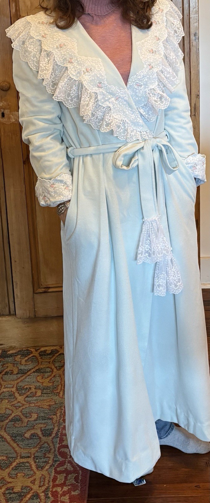 Vintage Vanity Fair Soft Sea Foam Embroidered Robe Ruffled Trim Belt Pockets M
