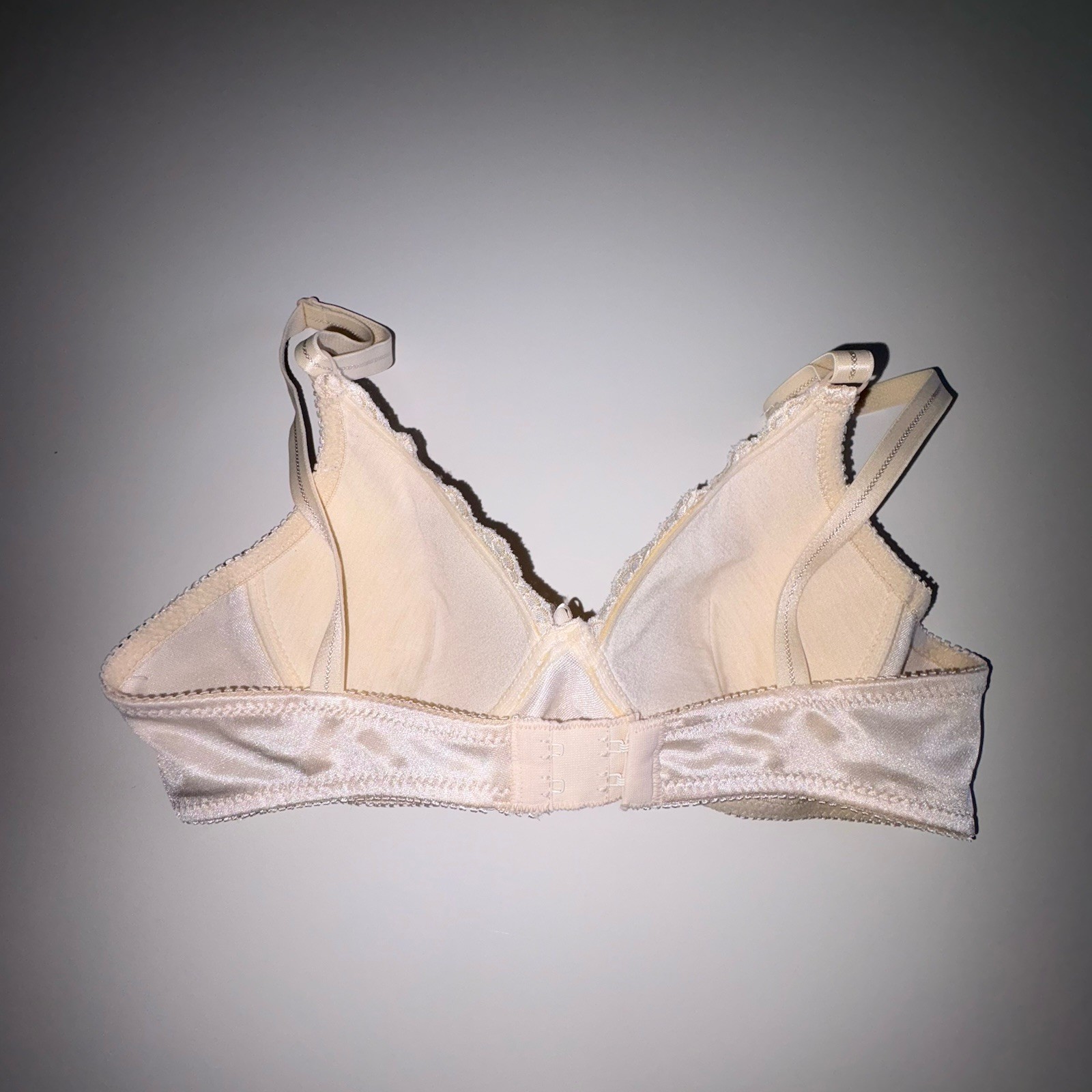 Vintage Bestform Bra Size 34A Ivory Floral Embroidered Wire Free Soft Lined Cups