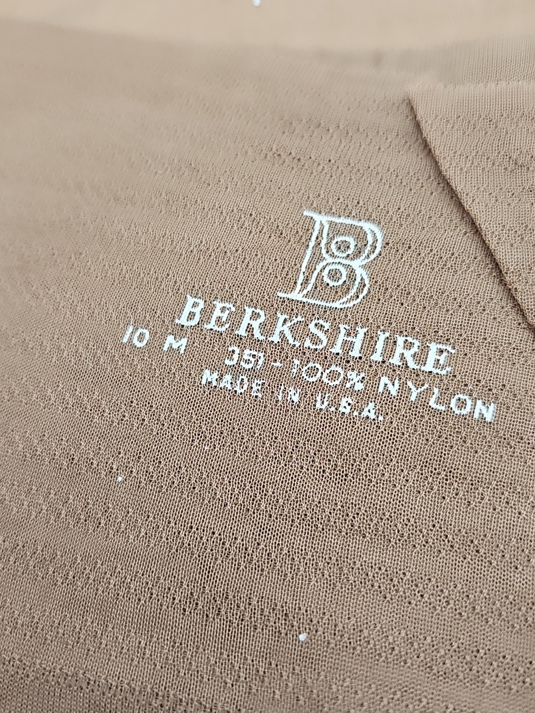 Berkshire Vintage Hosiery. Lot Of 2 Pair Garter Stockings 10M 351 Tint CU In Box
