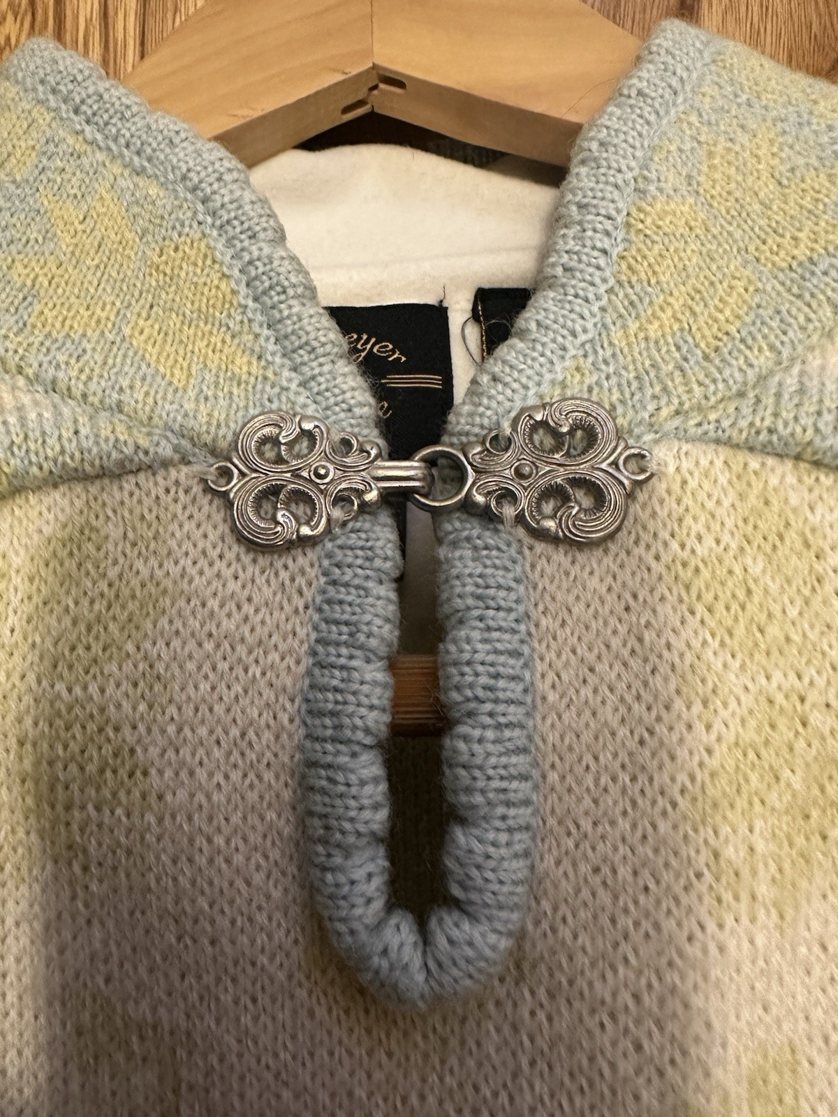 Women’s Vintage Obermeyer Wool 1947 Signature Sweater With Unique Clasp RARE