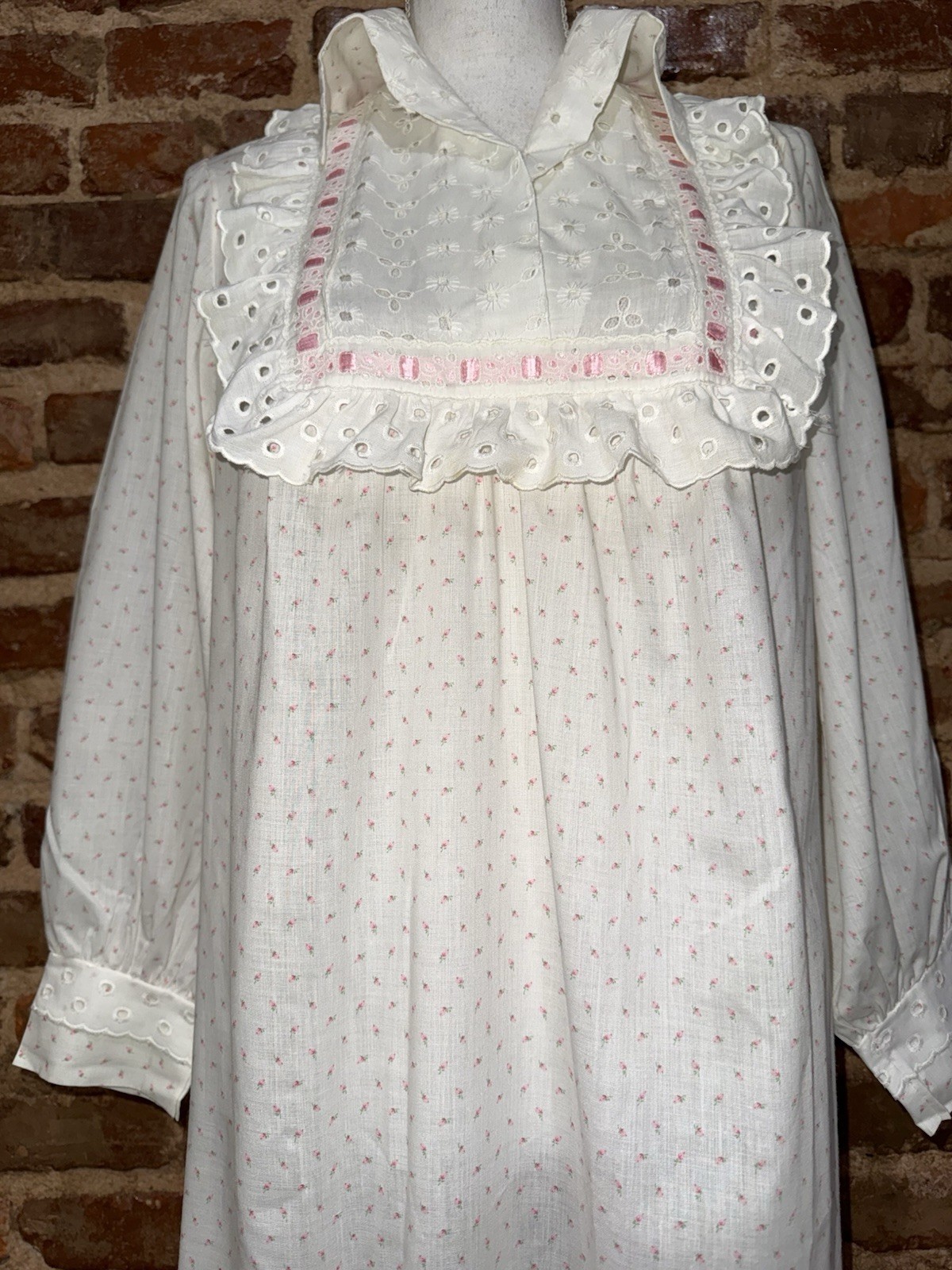 Vintage Eyelet Bib Rosebud Maxi Nightgown Pink Ribbon 1960’s Sz S/M Cottage Core