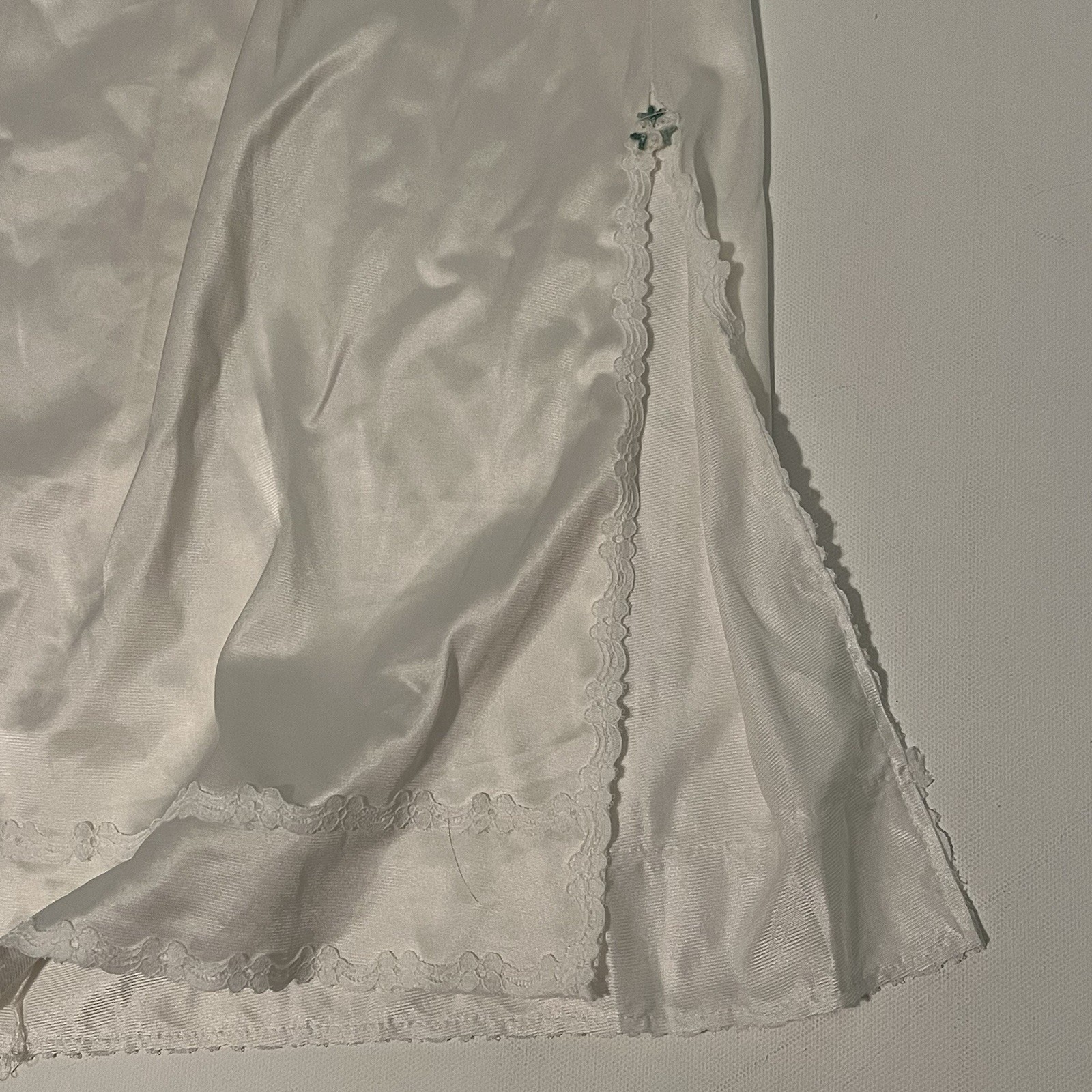 Vintage Olga Adjust A Length White w/Lace Trim Blue Bow Half Slip Petite 39in