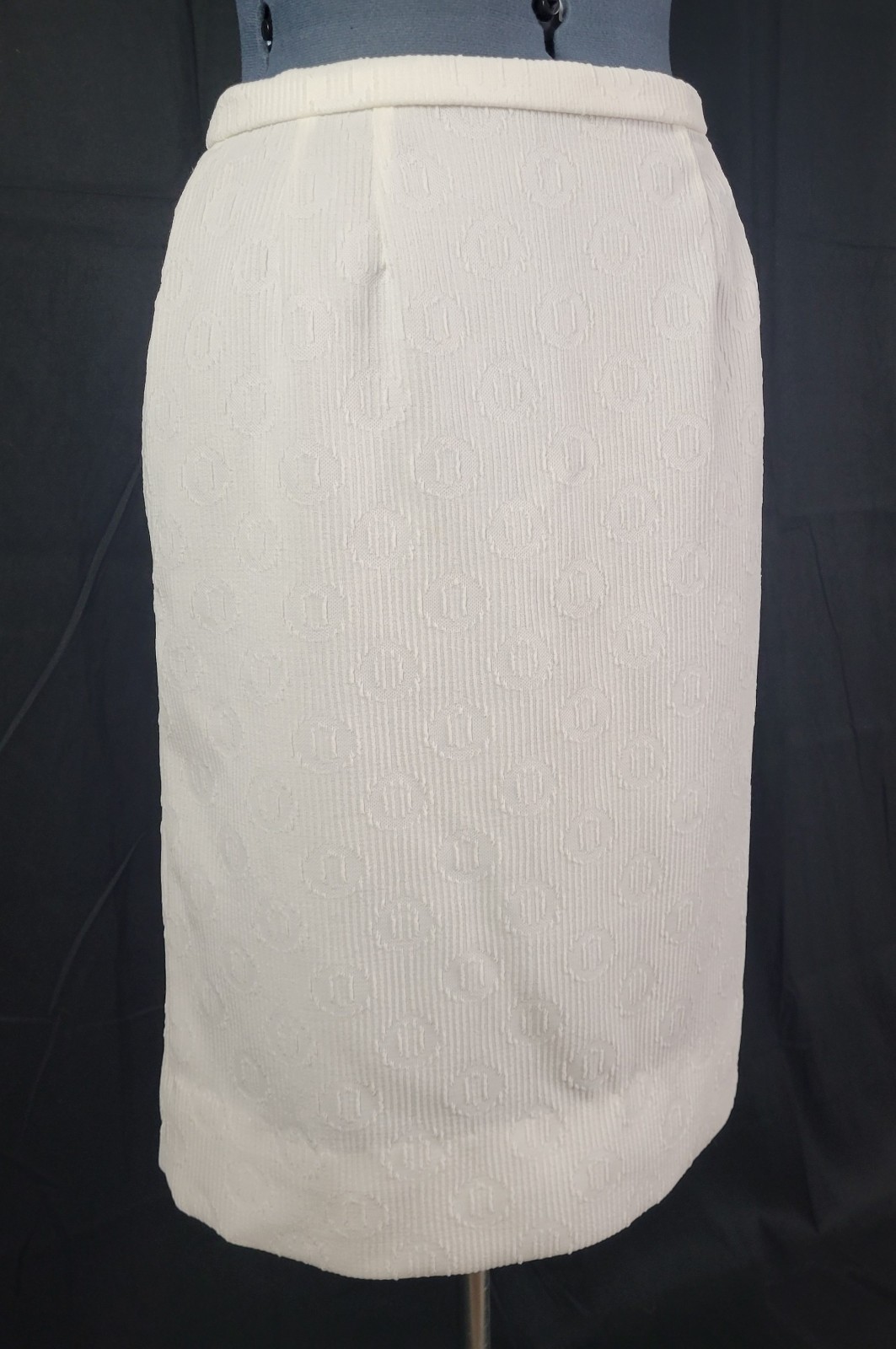 Vtg Handmade Creamy White Fitted Skirt w Textured „O” Pattern Size M? 30″ Waist