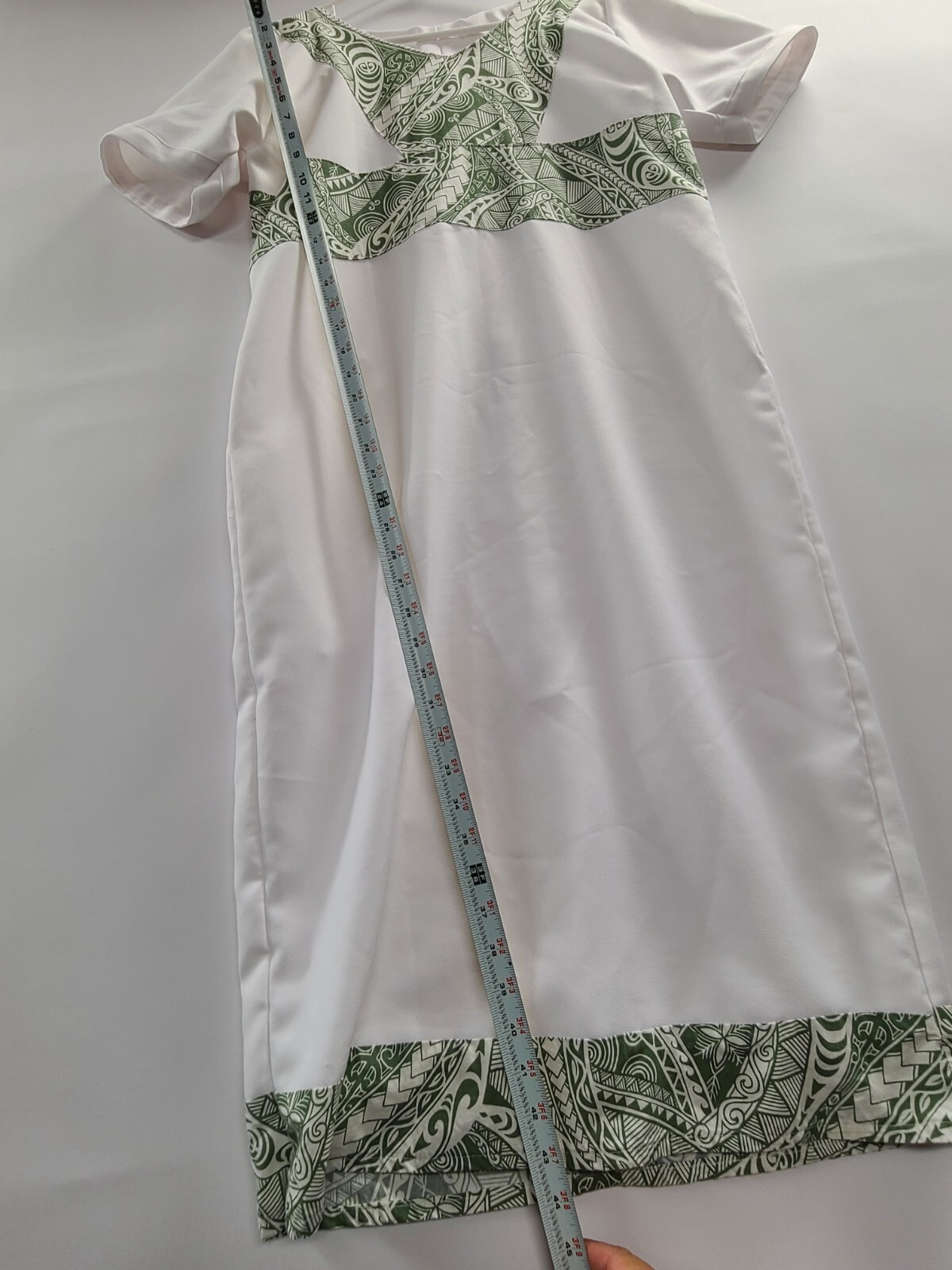 Hawaiian Dress Vintage Size L White and Green Midi Tribal Print Short Sleeve