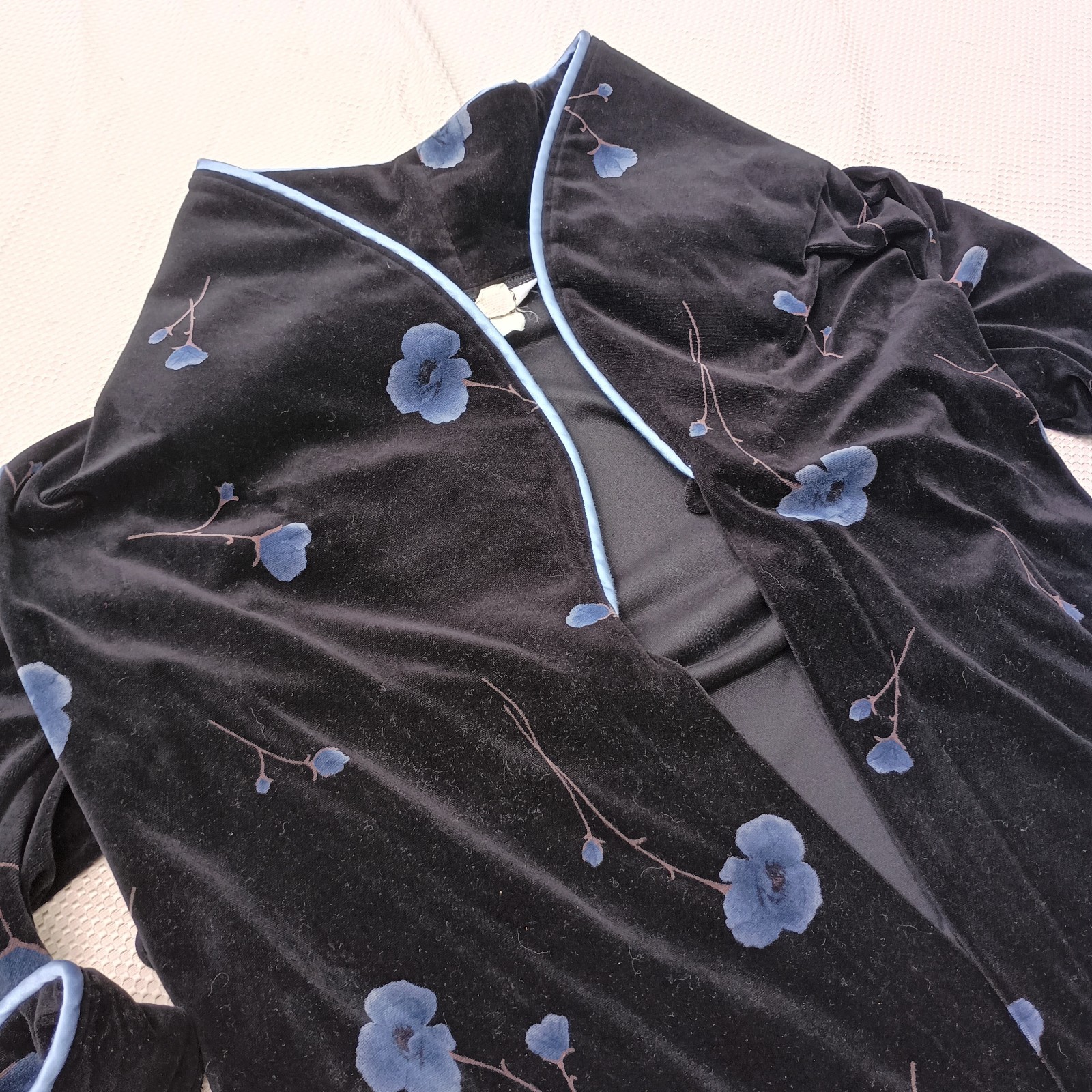 VTG 1990s Black Velvet X/S Night Gown Robe Blue Flowers Diamond Tea Union Made