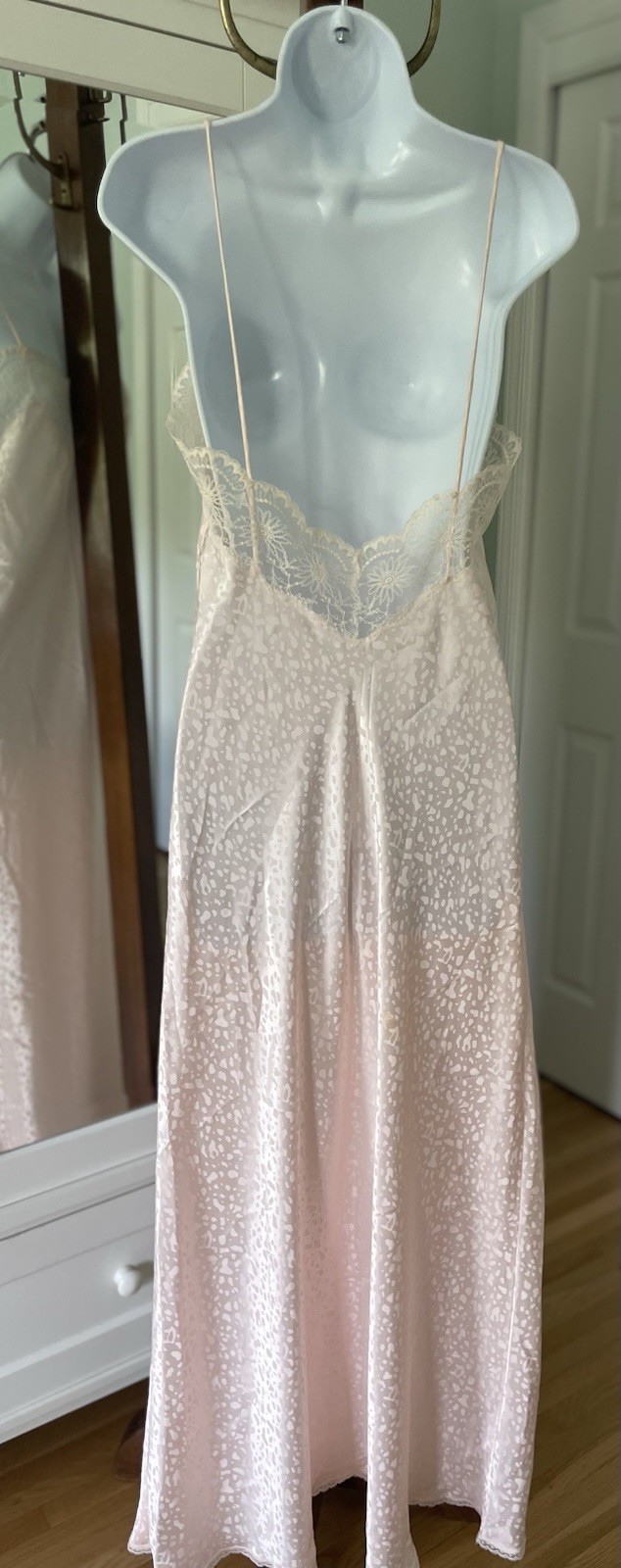 VTG ’80s Georgette Trabolsi – Medium- Chemise Nightgown -Blush Pink Cream Lace