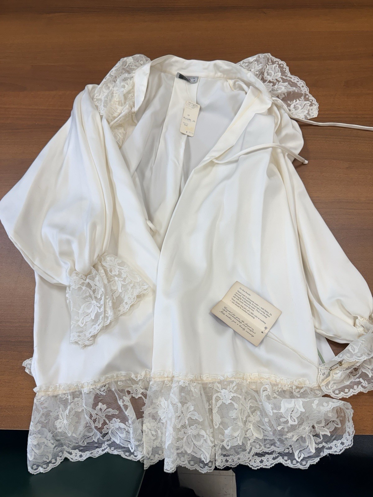 Vintage Iris by Bert Yelin Ivory Lace Peignoir Robe NWT Bloomingdale’s $660 Rare