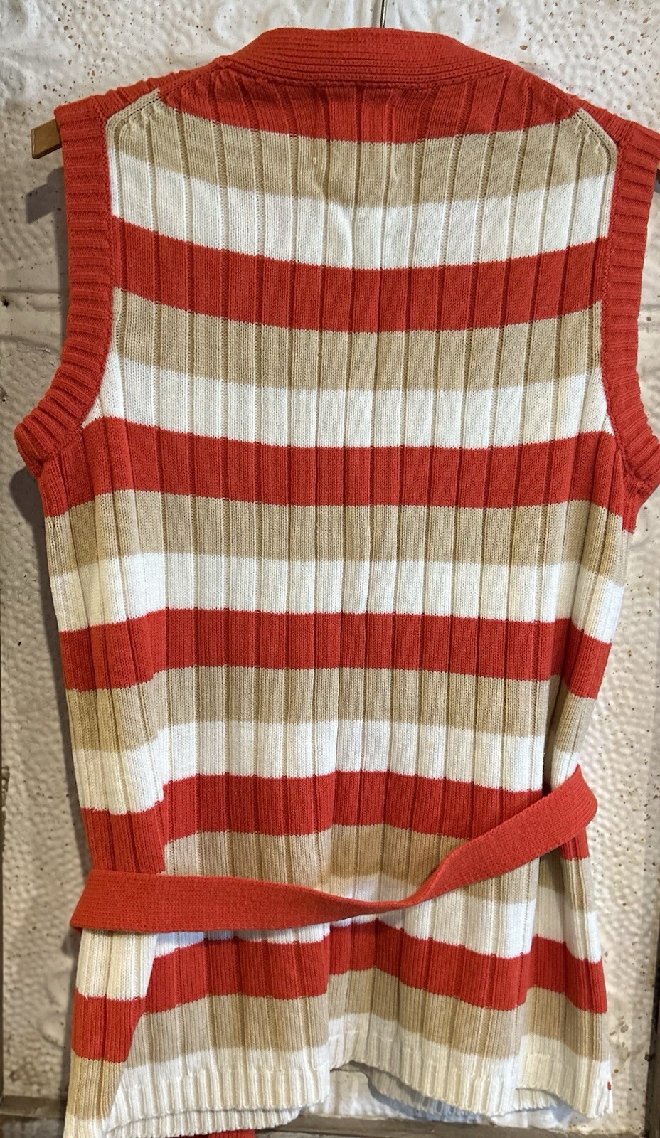 Vintage Retro Women’s Made In Taiwan Sweater Vest Great Fashion Piece size Large