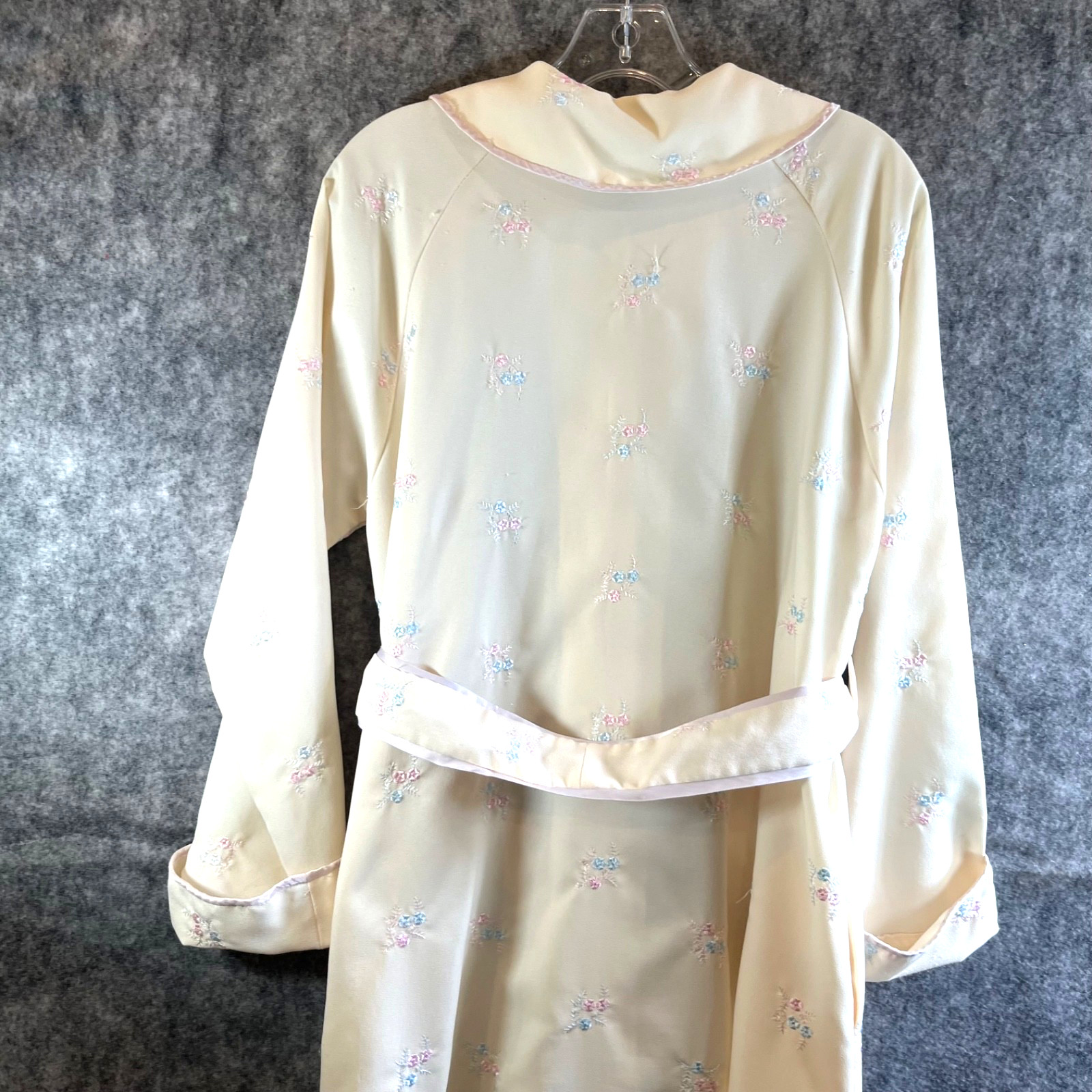 Vintage Ariel Embroidered Cream Robe Sz. S Belt Cuffs Pockets Long EUC