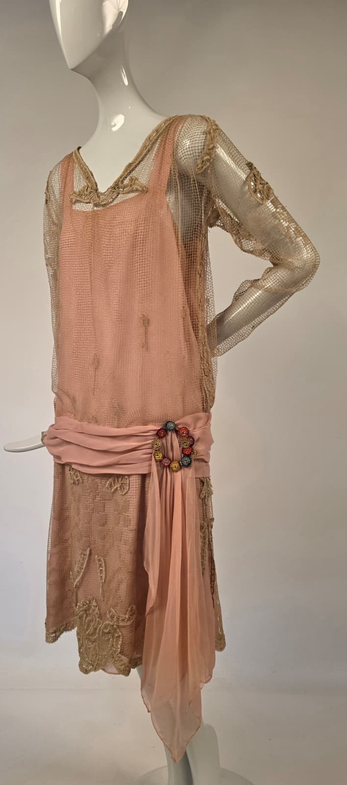1920’S ECRU LACE DRESS W FLORAL WREATH TRIMMED SIDE + CHIFFON TAILS