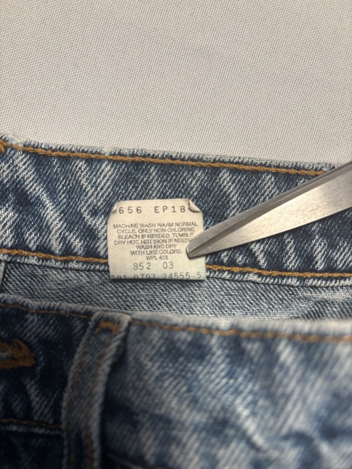 Vintage Orange Tab 960 Loose Fit Straight Leg Levi’s Jeans Size 8, 26×30, USA