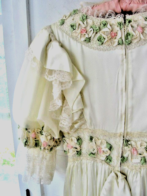 VTG 1980 2pc CREAM GLOSSY SATIN BALL GOWN/LACE-PINK RIBBON FLORAL-9-10-LACE HAT