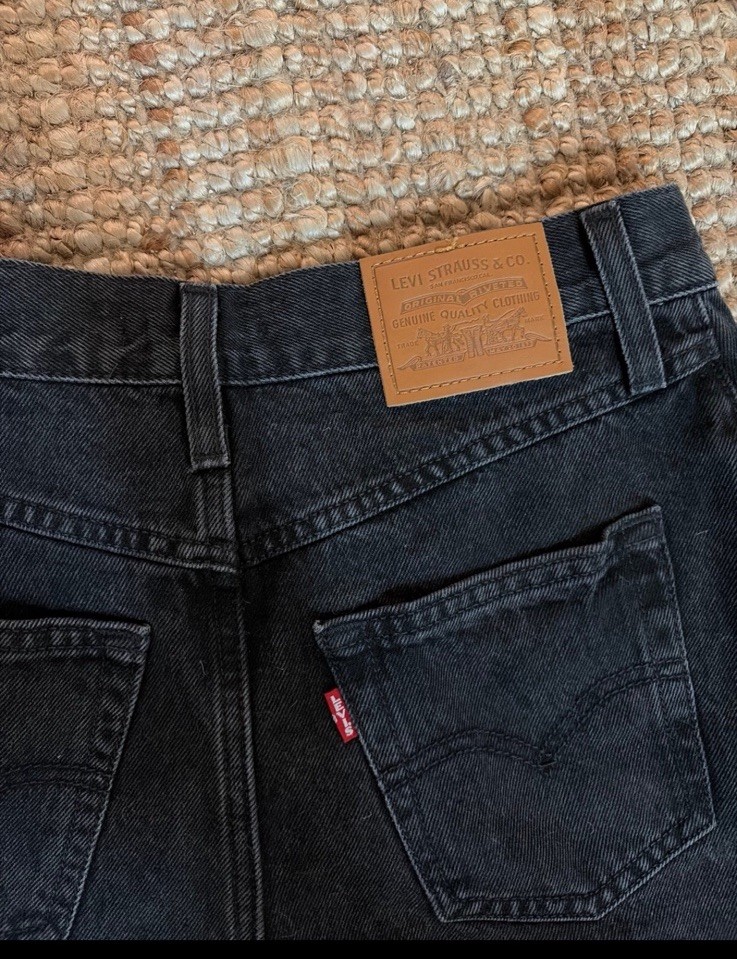 Levi’s 1980s Mom Shorts Women’s 25 High Rise Black Denim Regular Fit