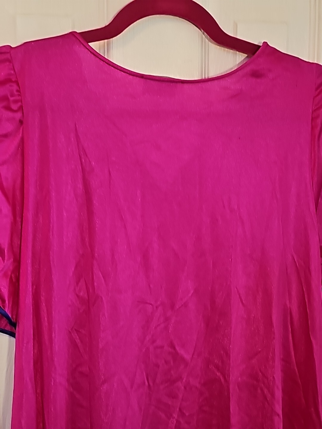 Vintge Vanity Fair Large Fuscia Nylon Embroidered Robe House Coat Loungewear