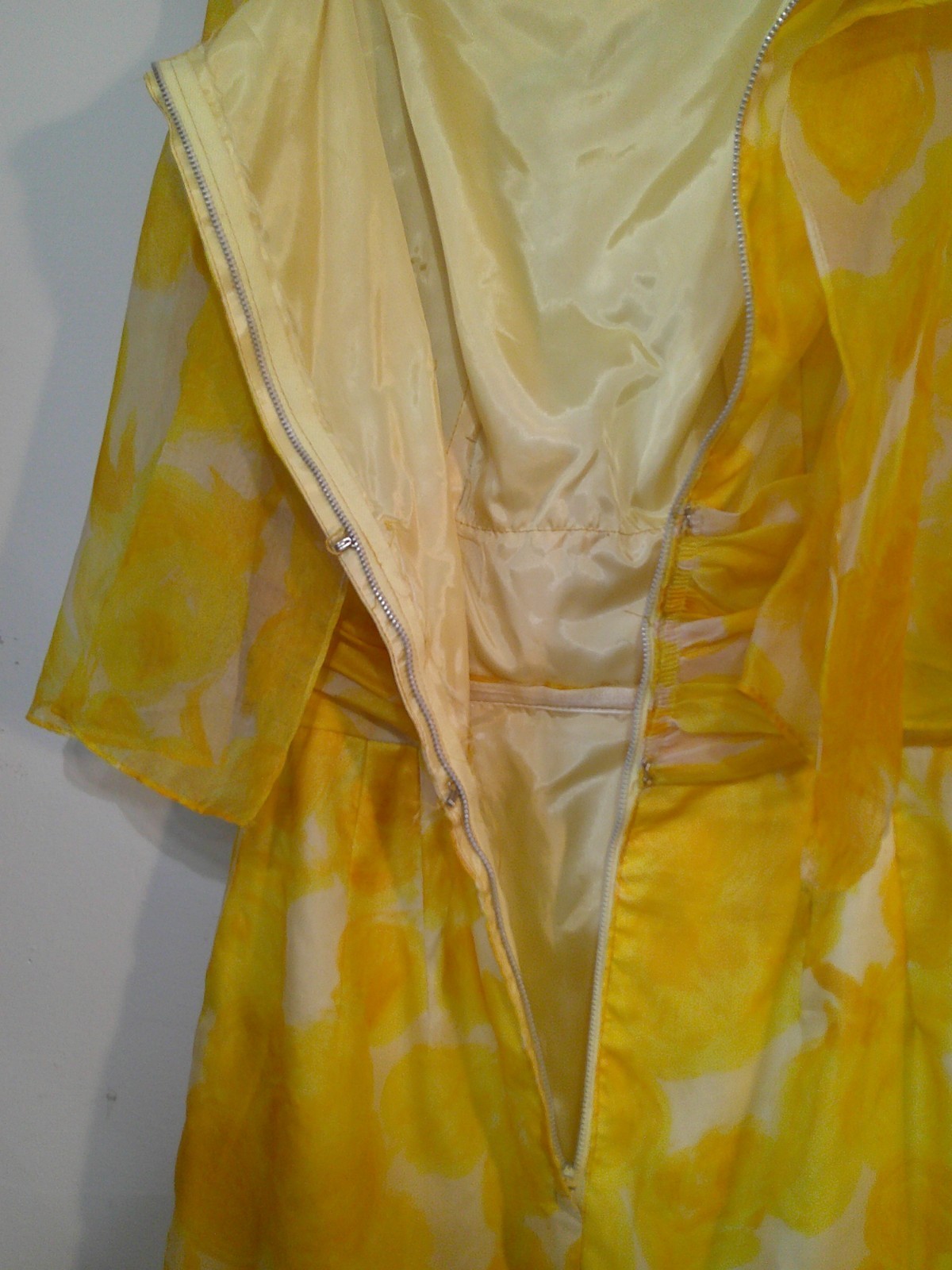 Vtg 60’s Yellow Rose Print Chiffon Wiggle Hourglass Bombshell Cocktail Dress XXS
