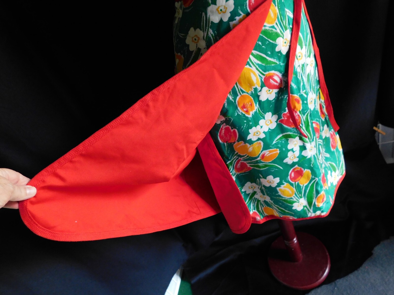 Vintage 60’s reversible wrap skirt, tulips and daffodils/red, cotton