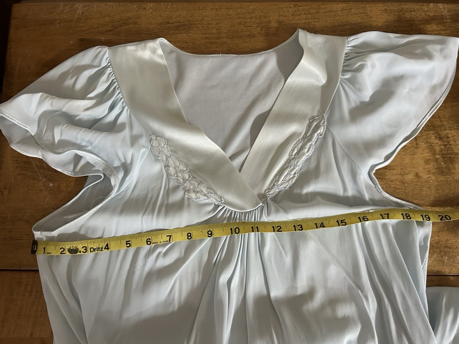 VTG 1980’s Light Blue Nylon V-Neck Pretty Cap Sleeves SZ M Nightgown NICE