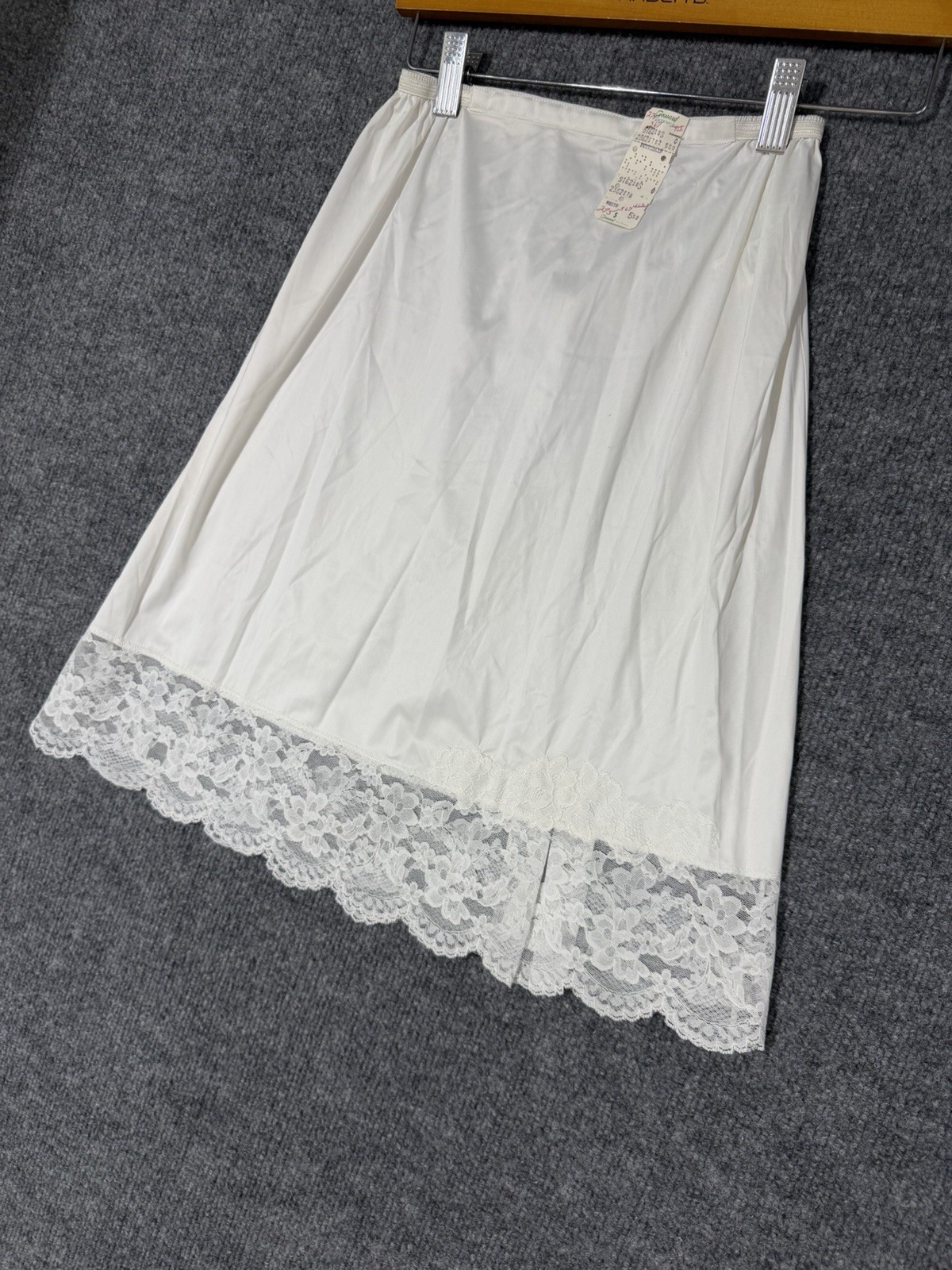 VTG Gossard Artemis Half Slip Lace 9162 Size Small Antron III Nylon NWT