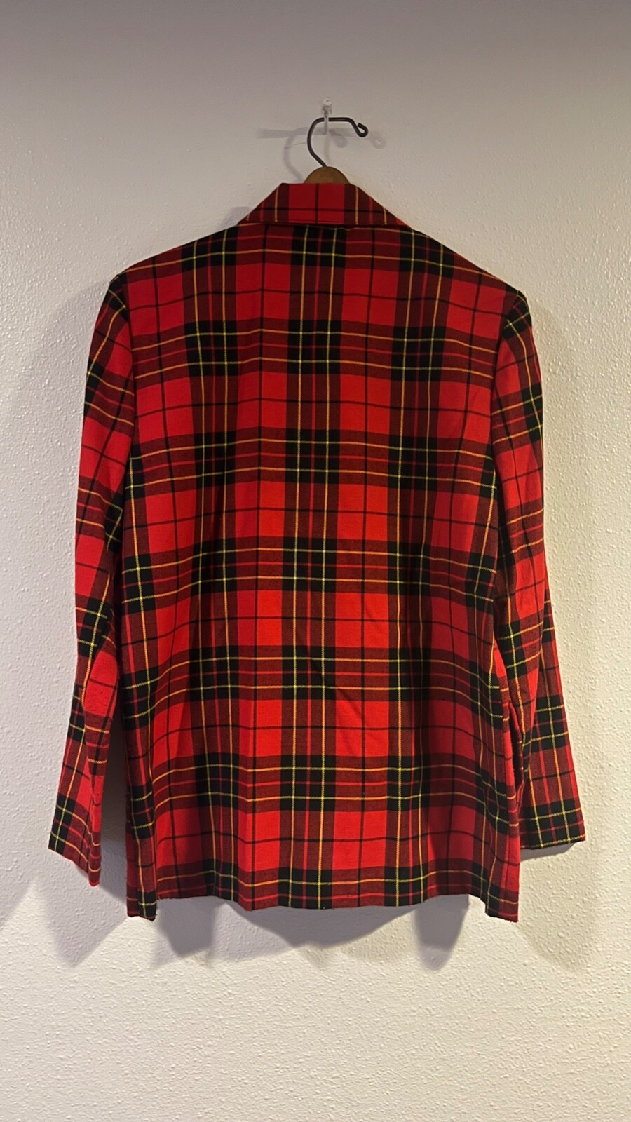 Tofy vintage blazer marked a size 4. Fits S/M but please check measurements.