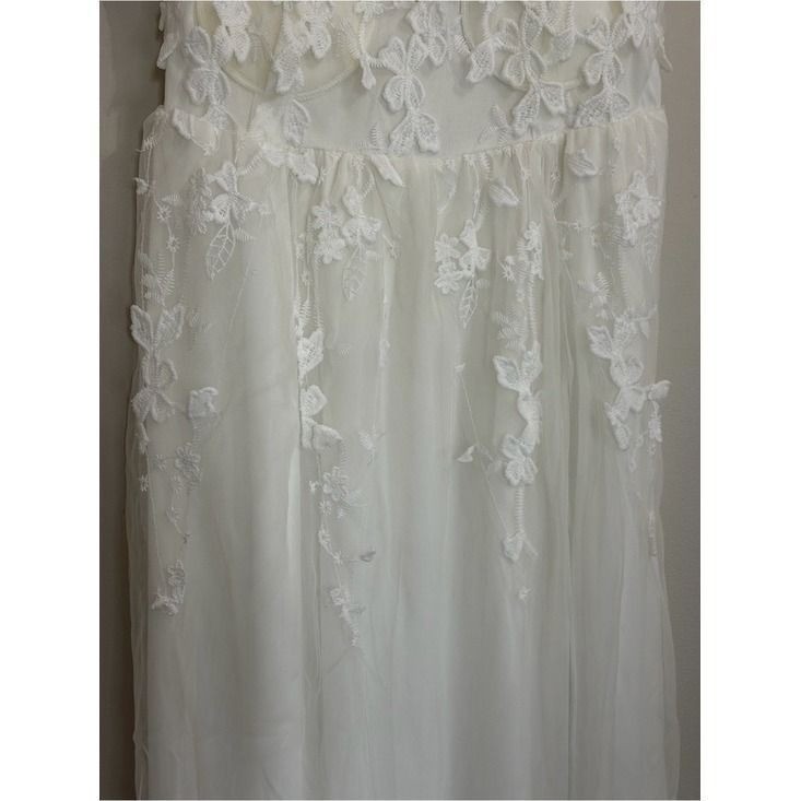 White Lace Applique Tulle Maxi Dress V-Neck Sleeveless Floral Bridal Gown